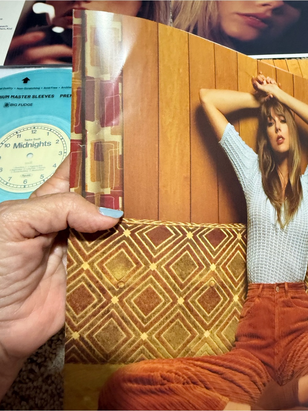 Taylor Swift Moonstone Blue marbled signed limited edition "Midnights" Vinyl - Picture 10 of 12